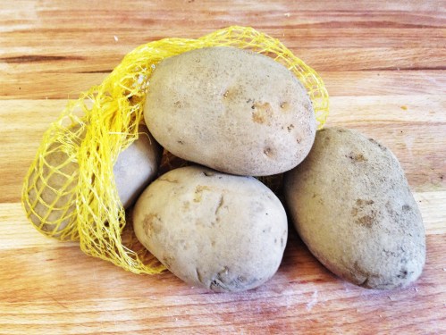 Batata italiana (essa é organica, por isso não vem "limpinha")