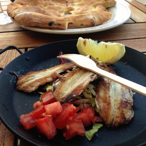 Sardinhas grelhadas com focaccia: o “aperitipico” do ótimo restaurante do nosso hotel, a Locanda La Lucciola (Via dell'Olivo 101, Porto Venere)