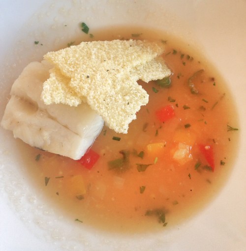 Pescado do dia, pirão e vinagrete de pupunha