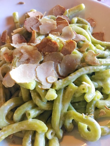 Maccheroncini alle ortiche con tartufo bianco